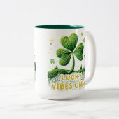 Lucky Vibes Only Yarn Clover St. Patrick's Day Tweekleurige Koffiemok (Voorkant rechts)