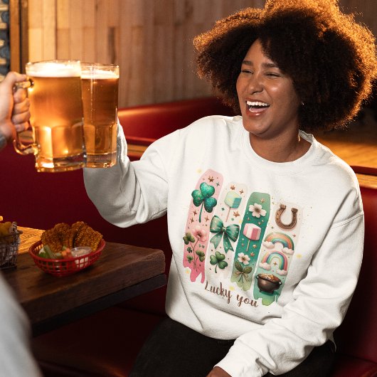 Lucky You gepersonaliseerde groene en roze vrouwen Trui