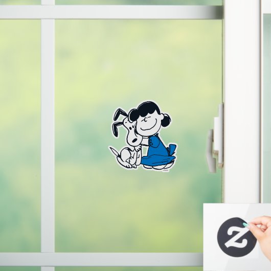 Lucy Hugging Snoopy Raamsticker (Huis)