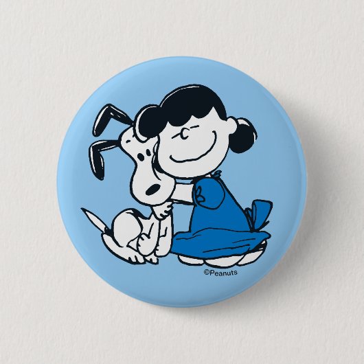 Lucy Hugging Snoopy Ronde Button 5,7 Cm (Voorkant)