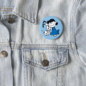 Lucy Hugging Snoopy Ronde Button 5,7 Cm (In situ)