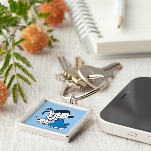 Lucy Hugging Snoopy Sleutelhanger (Zijkant)