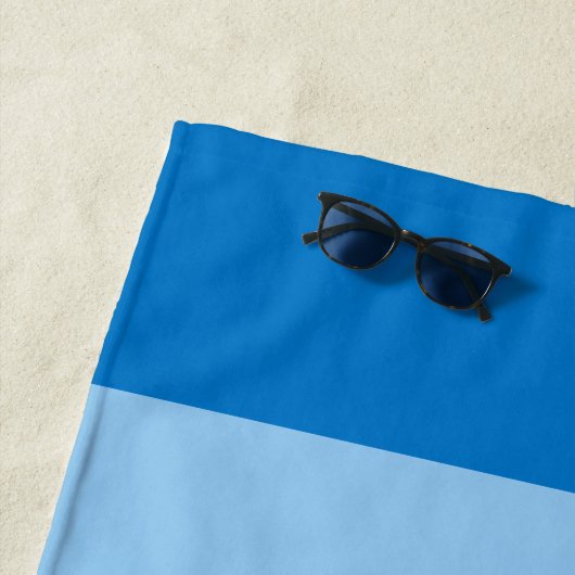 Lucy Hugging Snoopy Strandlaken (In situ)