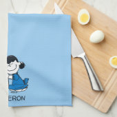 Lucy Hugging Snoopy Theedoek (Quarter Fold)