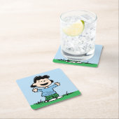 Lucy met wapenbreed kartonnen onderzetters (Insitu)