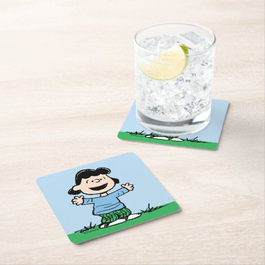 Lucy met wapenbreed kartonnen onderzetters (Insitu)