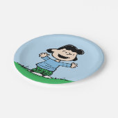 Lucy met wapenbreed papieren bordje (Gekanteld)