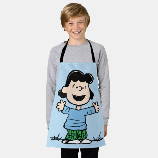 Lucy met wapenbreed schort (Gedragen)