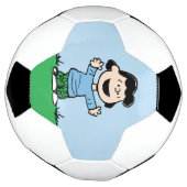 Lucy met wapenbreed voetbal (Gedraaid)