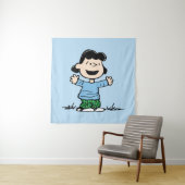 Lucy met wapenbreed wandkleed (In situ)