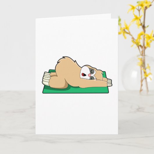 Luiaard bij yoga op yogamat kaart (Gele Bloem)