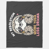 Luiaard Fleece Deken - Meer Yoga Minder Drama (Voorkant)