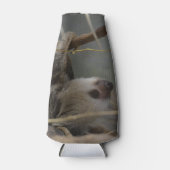 Luiaard Hanging from a Branch Flesjeskoeler (Voorkant)