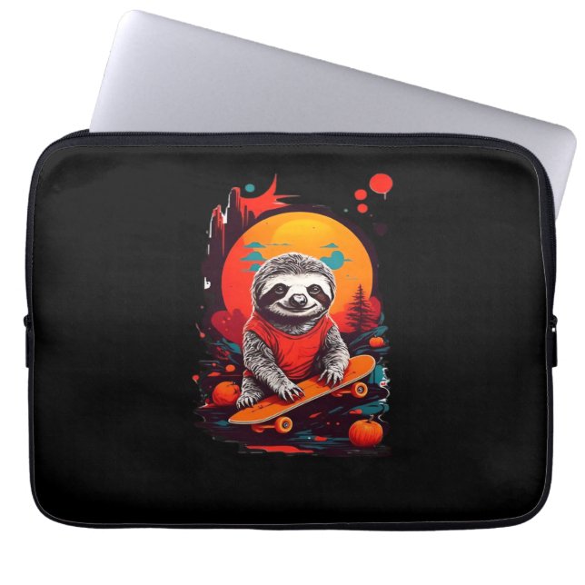 Luiaard met skateboard op Halloween Night Classic  Laptop Sleeve (Voorkant)