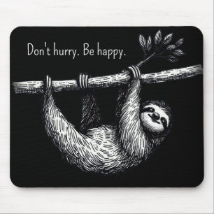 Luiaard op boomtak met citaat muismat