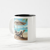 Luiaard op het strand Grappig Tweekleurige Koffiemok (Voorkant links)