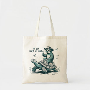 Luiaard rijdt op schildpad humor Ik ga er meteen m Tote Bag