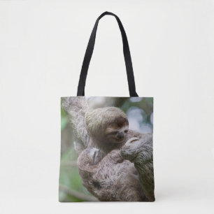 Luiaardbaby met moeder hangend aan een boom tote bag