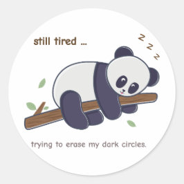 Luie Panda Citaat – Nog steeds moe & wallen onder Ronde Sticker