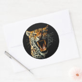 Luipaard brullende aanvalskop ronde sticker (Envelop)