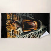 Luipaard brullende aanvalskop strandlaken (Voorkant)