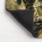 Luipaard die een stroomfoto doorkruist muismat (Hoek)