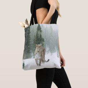 Luipaard in de sneeuw tote bag