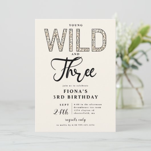 Luipaard Jong Wild Drie Verjaardagsuitnodiging Kaart (Staand voorkant)