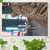 Luipaard op Times Square Theedoek (Gevouwen)