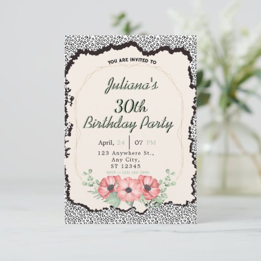 luipaard print bloemenverjaardagsuitnodiging kaart (Staand voorkant)