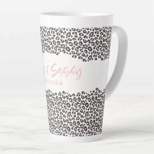 Luipaard print roze zestig en sassy 60ste verjaard latte mok (Rechterhoek)