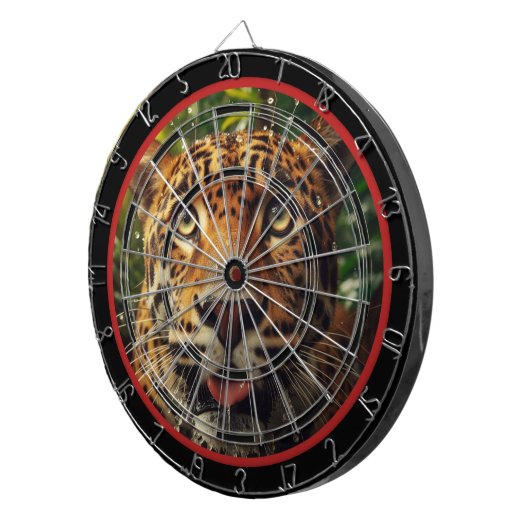 Luipaard Sterren Terwijl In Oerwoud Regulering Dartbord (Voorkant Rechts)