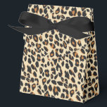 Luipaardendessin Bedankdoosjes<br><div class="desc">Deze feestgunstdoos wordt getoond in een modern safariluipaardendessin.
Kleuren beige en bruine tinten.
Pas dit item aan of koop zoals weergegeven.
Stock afbeelding</div>
