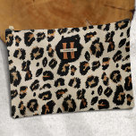 Luipaardhuid, modern dierenpatroon, monogram etui<br><div class="desc">De Leopard Skin Modern Animal Pattern Monogram Accessoire Pouch van PixeliaDesigns belichaamt de perfecte mix van eigentijdse stijl en persoonlijke touch. Deze chique etui heeft een modern luipaardhuidmotief, elegant gecombineerd met een gepersonaliseerd monogram en naam, waardoor het een uniek accessoire is voor elke vrouw. Ideaal voor gebruik als make-uptas, toilethouder...</div>