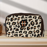 Luipaardhuid, modern dierenpatroon, monogram toilettasje<br><div class="desc">Introductie van onze Leopard Skin Modern Animal Pattern Monogram Dopp Bag Kit van PixeliaDesigns, de ultieme fusie van verfijning en functionaliteit voor de moderne vrouw. Deze veelzijdige Dopp Bag Kit is gemaakt met een chique modern luipaardhuidmotief en is perfect voor het houden van je make-up, toiletartikelen of golfbenodigdheden, waardoor het...</div>