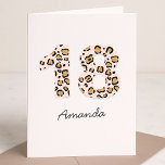 Luipaardprint 18 | Moderne Cute Naam 18e Verjaarda Kaart<br><div class="desc">Eenvoudige, stijlvolle en trendy luipaardprint leeftijdskaart van 18 jaar in bruine en zwarte dierenprint op een lichtroze achtergrond. De naam en het binnenbericht in modern schrift kunnen gemakkelijk worden gepersonaliseerd voor een echt unieke 18e verjaardagskaart voor de speciale dag van uw geliefde! Het ontwerp is ook beschikbaar voor andere significante...</div>