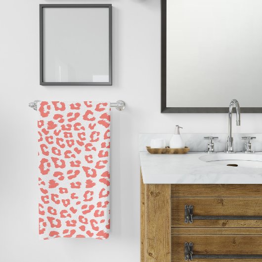 Luipaardprint in koraal bad handdoek