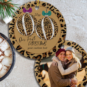 Luipaardprint Onze Eerste Kerstmis Aangepaste Foto Keramisch Ornament