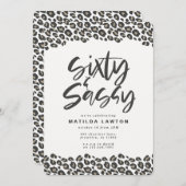 Luipaardprint zestig en sassy 60ste verjaardagsfee aankondiging (Voorkant / Achterkant)