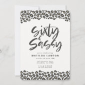 Luipaardprint zestig en sassy 60ste verjaardagsfee aankondiging (Voorkant)