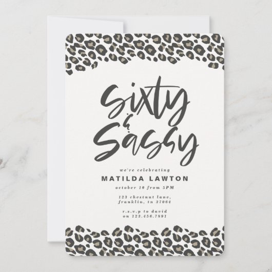 Luipaardprint zestig en sassy 60ste verjaardagsfee aankondiging (Voorkant)