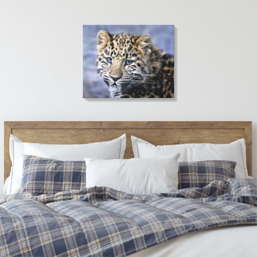 Luipaardwelp Wrapped Canvas Print (Insitu (Slaapkamer))