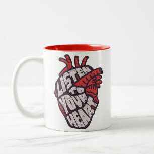 "Luister naar je hart" Anatomische Kunst Tweekleurige Koffiemok