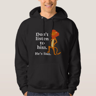 Luister niet naar hem. Hij is Lion. Hoodie