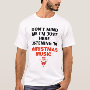 Luisteren naar T-shirt met kerstmuziek