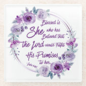 Lukas 1:45 Gezegend is zij met Paarse bloemen Glazen Onderzetter (Voorkant)