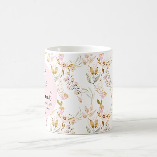 Lukas 1:45 Gezegend is zij Waterverf Roze Bloem Koffiemok (Center)