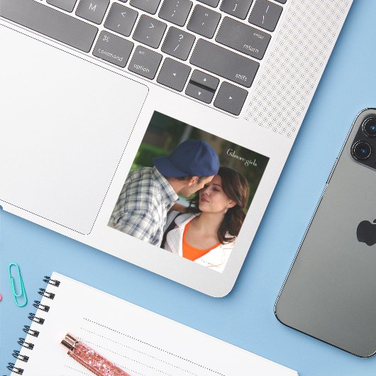 Luke en Lorelai Gilmore Sticker (Laptop met iPhone)