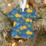 Lumahai Beach Verborgen Hawaii Aloha Shirt Ornament<br><div class="desc">Klassiek blauw, koningsblauw, mandarijn en limoengroene colorway. Terwijl de tropische bries door de palmbomen waait, storten zachte golven op de kust in deze schilderachtig Hawaiiaanse textielprint van Lumahai Beach, Kauai. Verborgen in het volle zicht is de echte heerser van het Tuineiland Kauai: de machtige haan. Verborgen in het landschap liggen...</div>
