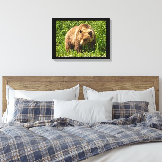 Lumbering Grizzly Beer Canvas afdrukken (Insitu (Slaapkamer))